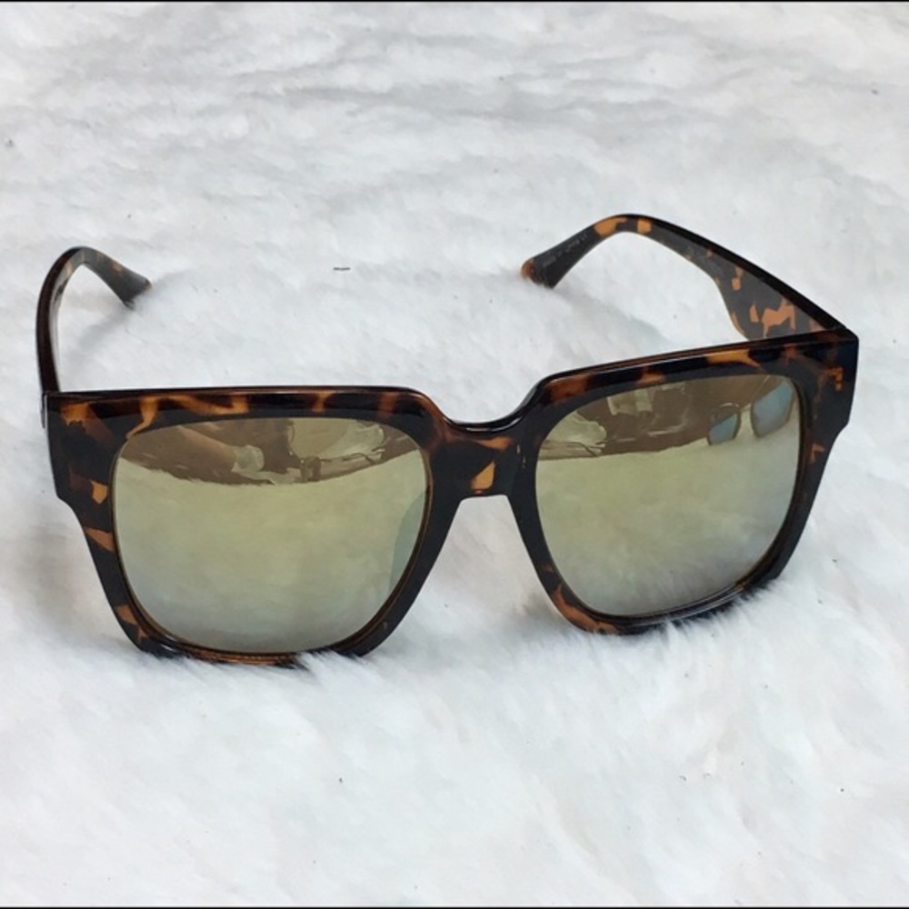 QUAY AUSTRALIA ON THE PROWL SUNGLASSES